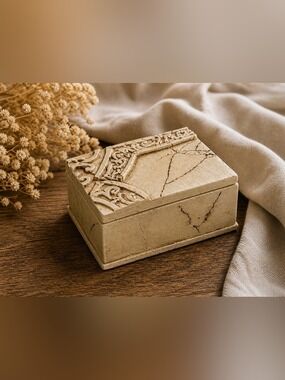 Elegant Decorative Cream Trinket Jewelry Box Distressed Design Italian Style Art